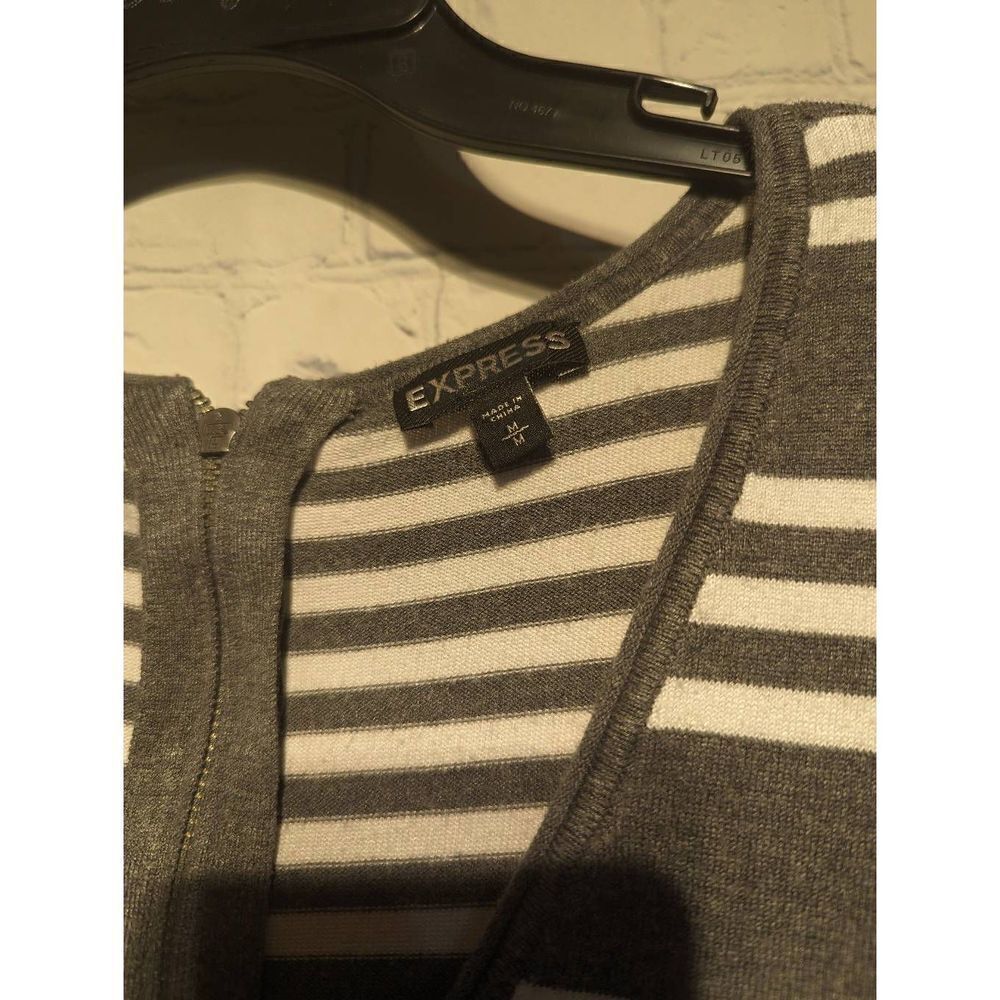 😊 Express knit top size medium - Picture 3 of 3